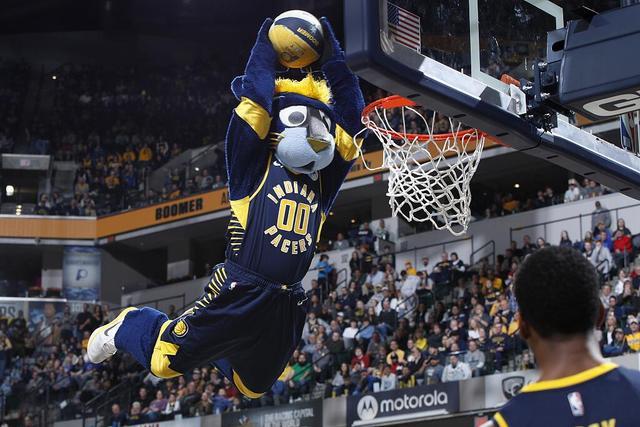 杨鸣：赢下一个没有周琦的广东队参考价值不大