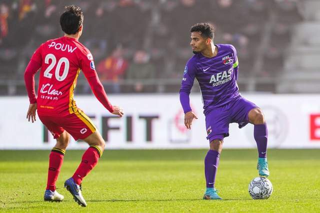 欧冠-莱万梅开二度奥尔莫破门 巴萨3-0布雷斯特